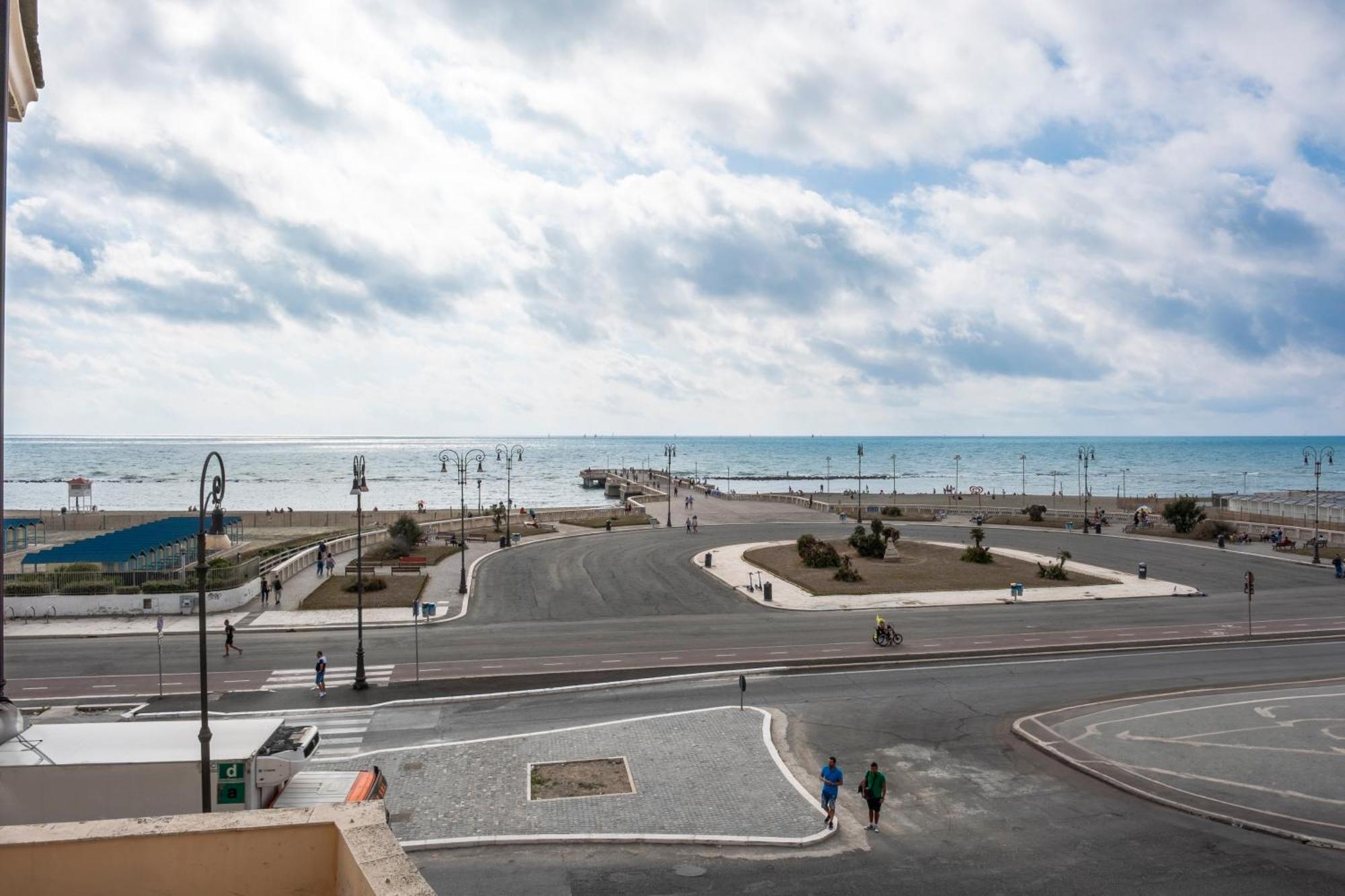 Ostia Holiday Al Pontile Esterno foto